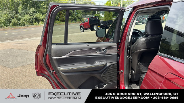 Used 2023 Jeep Grand Cherokee L Limited w/ Luxury Tech Group II AWD/4WD image 22