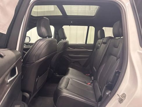 Used 2024 Jeep Grand Cherokee Limited w/ Luxury Tech Group II AWD/4WD image 20