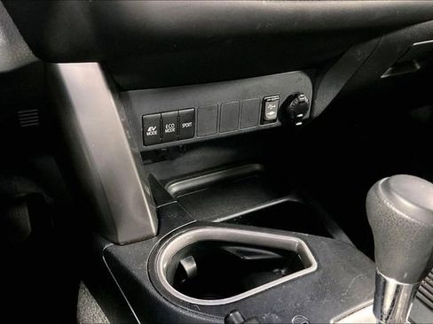 Used 2017 Toyota RAV4 XLE AWD/4WD image 16