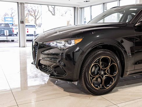 New 2025 Alfa Romeo Stelvio Sprint image 4