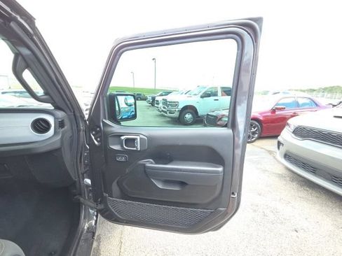 Used 2024 Jeep Wrangler Unlimited w/ Convenience Group AWD/4WD image 22