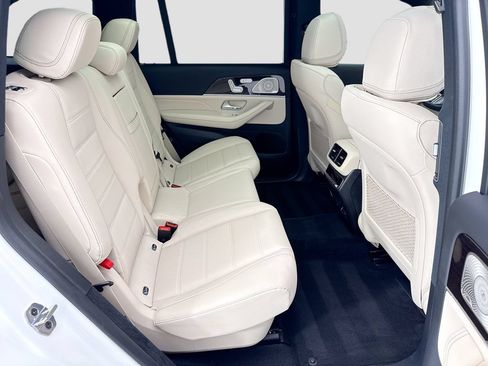 Used 2025 Mercedes-Benz GLS 580 4MATIC image 21