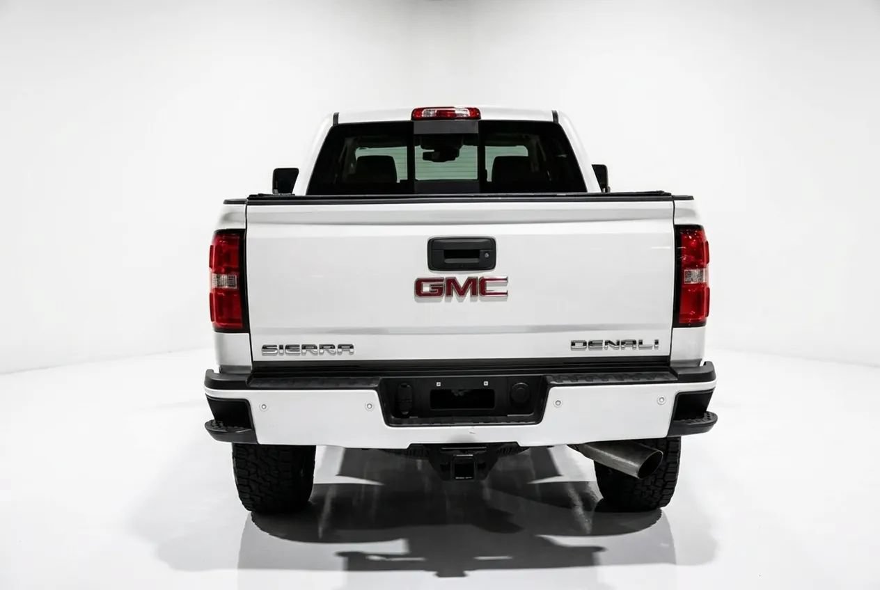 Used 2018 GMC Sierra 2500 Denali w/ Duramax Plus Package AWD/4WD image 5