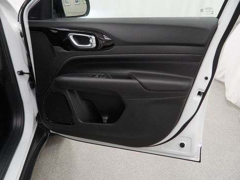 New 2026 Jeep Compass Latitude image 34