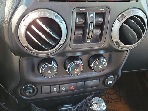 Used 2018 Jeep Wrangler Unlimited Sport S AWD/4WD image 18