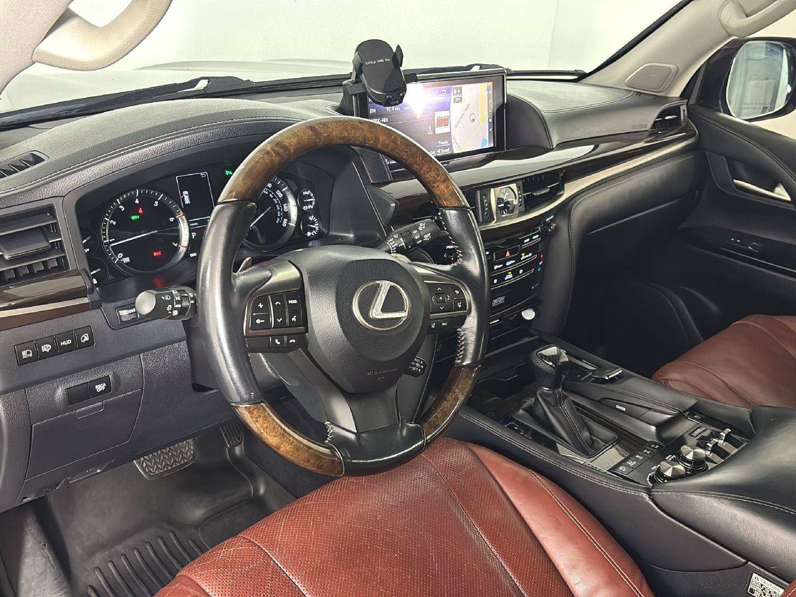 Used 2016 Lexus LX 570 4WD w/ Luxury Package image 9
