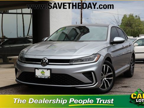 Used 2025 Volkswagen Jetta SE FWD image 1