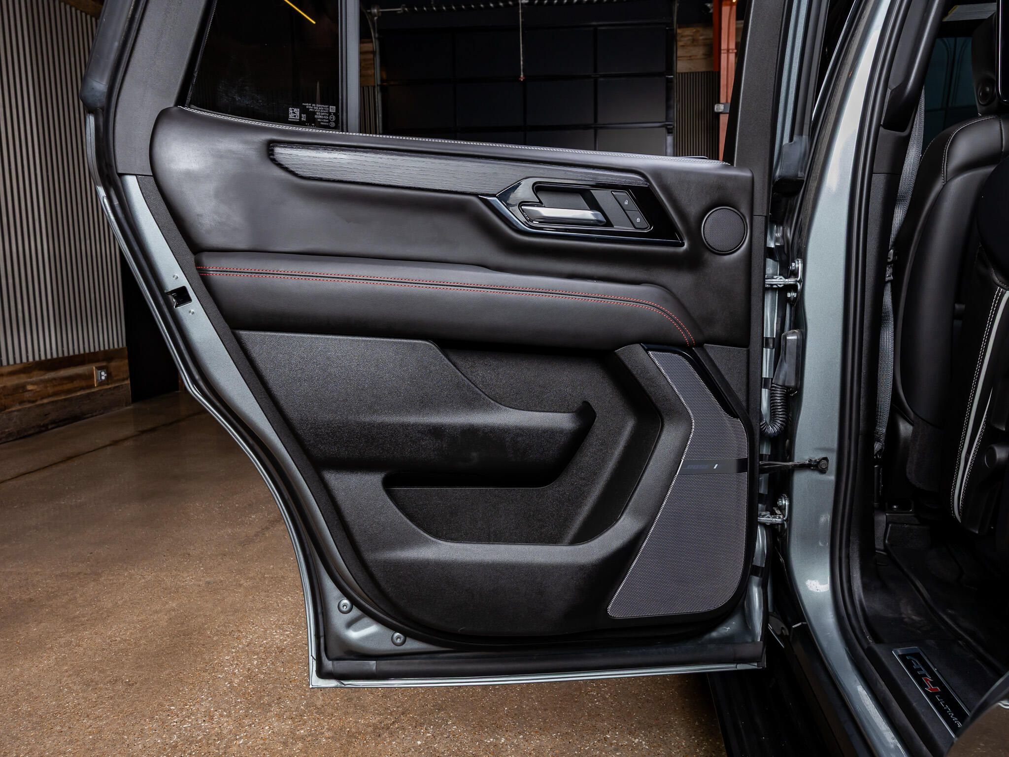 Used 2025 GMC Yukon AT4 Ultimate AWD/4WD image 39