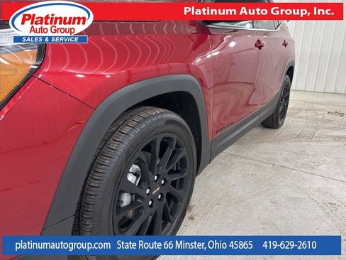 Used 2024 GMC Terrain SLT w/ Elevation Edition image 40