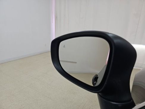 Used 2023 Chrysler Pacifica Touring-L image 17