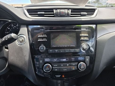 Used 2016 Nissan Rogue SV FWD image 14