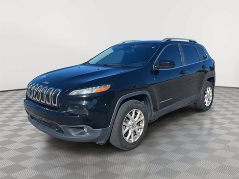 Used 2017 Jeep Cherokee Latitude w/ Trailer Tow Group AWD/4WD image 22