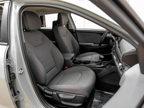 Used 2025 Kia K4 EX image 30