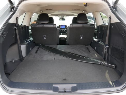 Used 2023 Toyota Highlander XLE AWD/4WD image 18