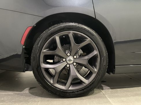 Used 2017 Dodge Charger R/T w/ Premium Group RWD image 9
