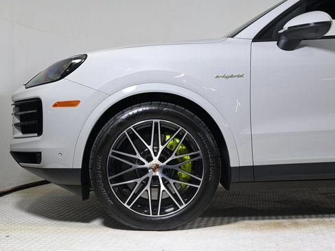 Certified 2025 Porsche Cayenne S image 29