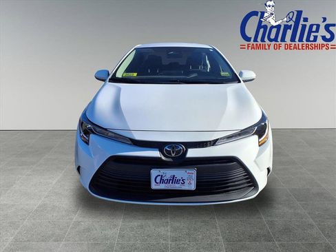 Used 2025 Toyota Corolla LE image 2