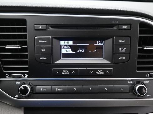 Used 2017 Hyundai Elantra SE FWD image 18