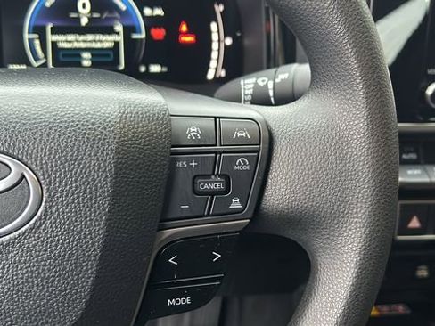 Used 2025 Toyota Camry LE image 6