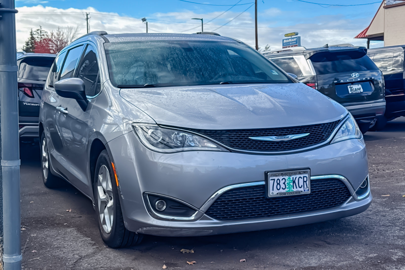 Used 2017 Chrysler Pacifica Touring Plus FWD image 2