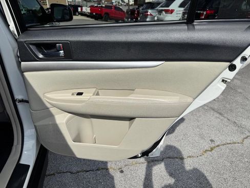 Used 2010 Subaru Outback 2.5i Premium image 20