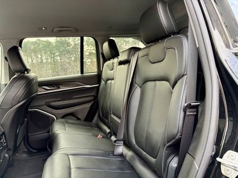 Used 2022 Jeep Grand Cherokee Limited image 28