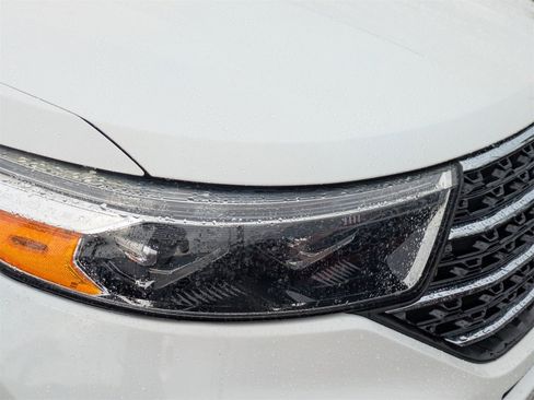 Used 2020 Ford Explorer XLT w/ Equipment Group 202A image 10