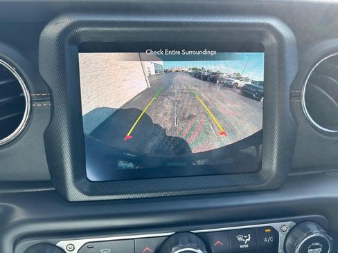 Used 2022 Jeep Wrangler Unlimited Sahara AWD/4WD image 26