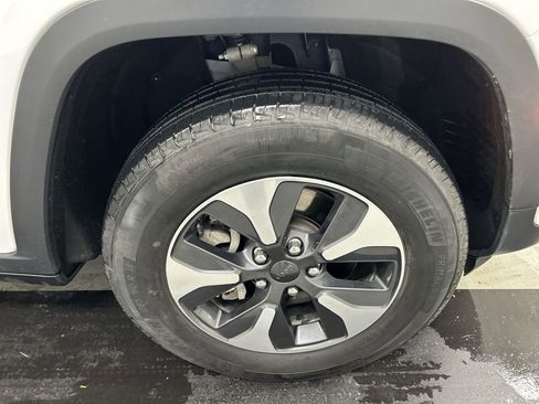 Used 2023 Jeep Grand Cherokee 4WD 4xe image 8