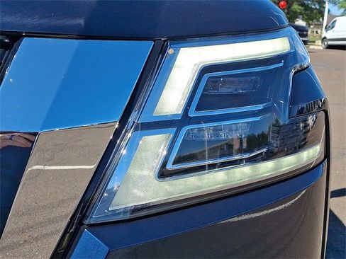 Used 2024 Nissan Armada SL w/ Captain's Chairs Package image 9