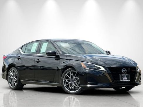 Used 2023 Nissan Altima 2.0 SR FWD image 2