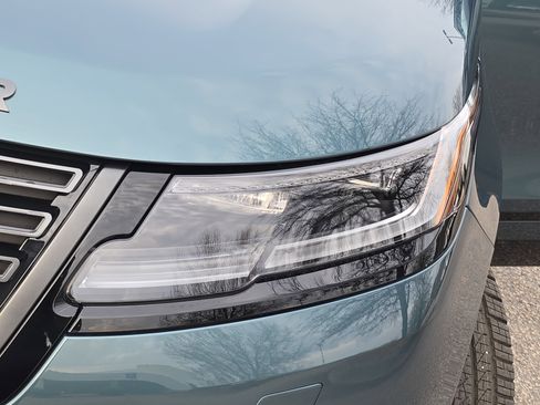 New 2026 Land Rover Range Rover Velar Dynamic SE image 32