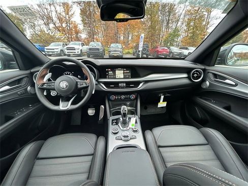 New 2025 Alfa Romeo Stelvio Sprint image 12