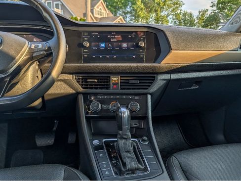 Used 2019 Volkswagen Jetta R-Line FWD image 21