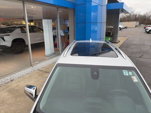 Used 2018 Chevrolet Equinox Premier image 4