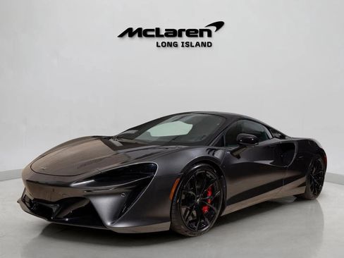 Used 2023 McLaren Artura image 1