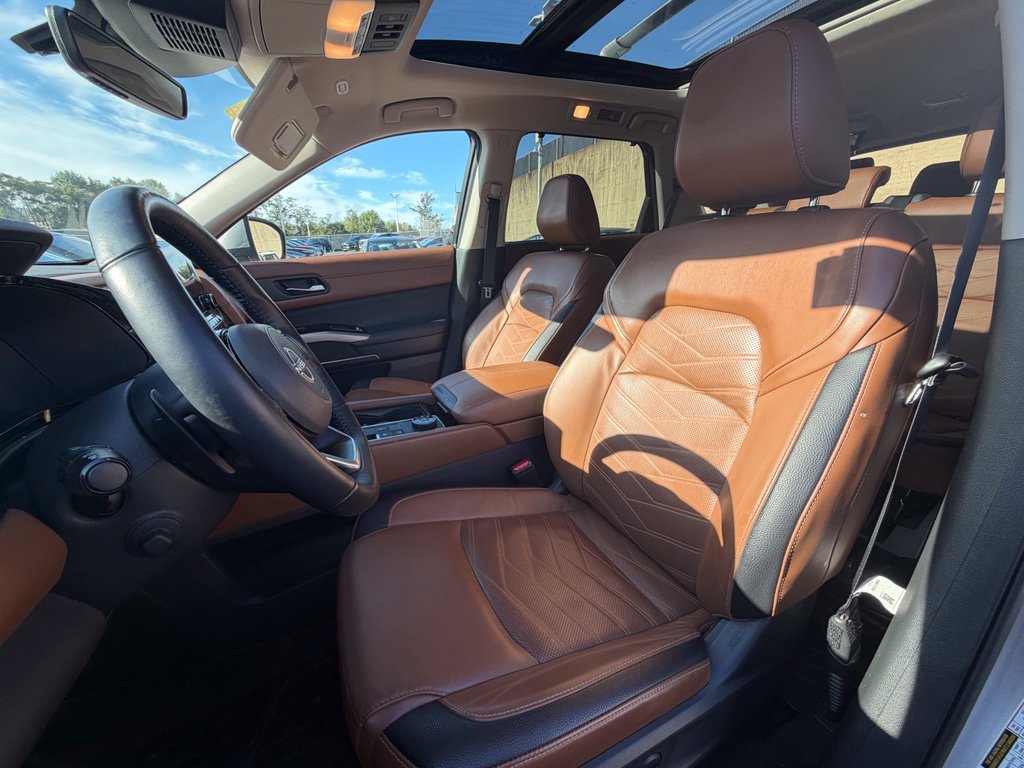 Used 2023 Nissan Pathfinder Platinum w/ Cargo Package AWD/4WD image 9