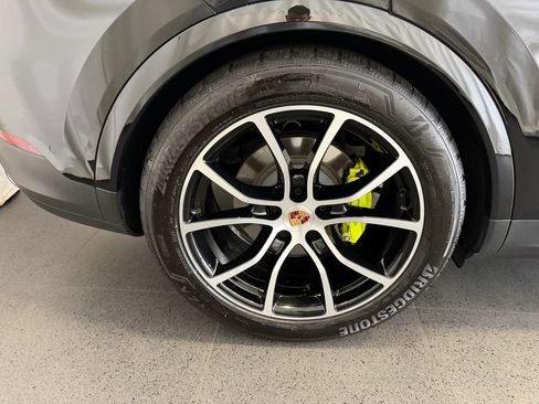Certified 2025 Porsche Cayenne E-Hybrid Coupe AWD/4WD image 12