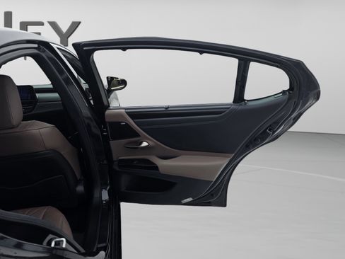 Certified 2024 Lexus ES 350 Ultra Luxury w/ Accessory Package (Z2) image 12