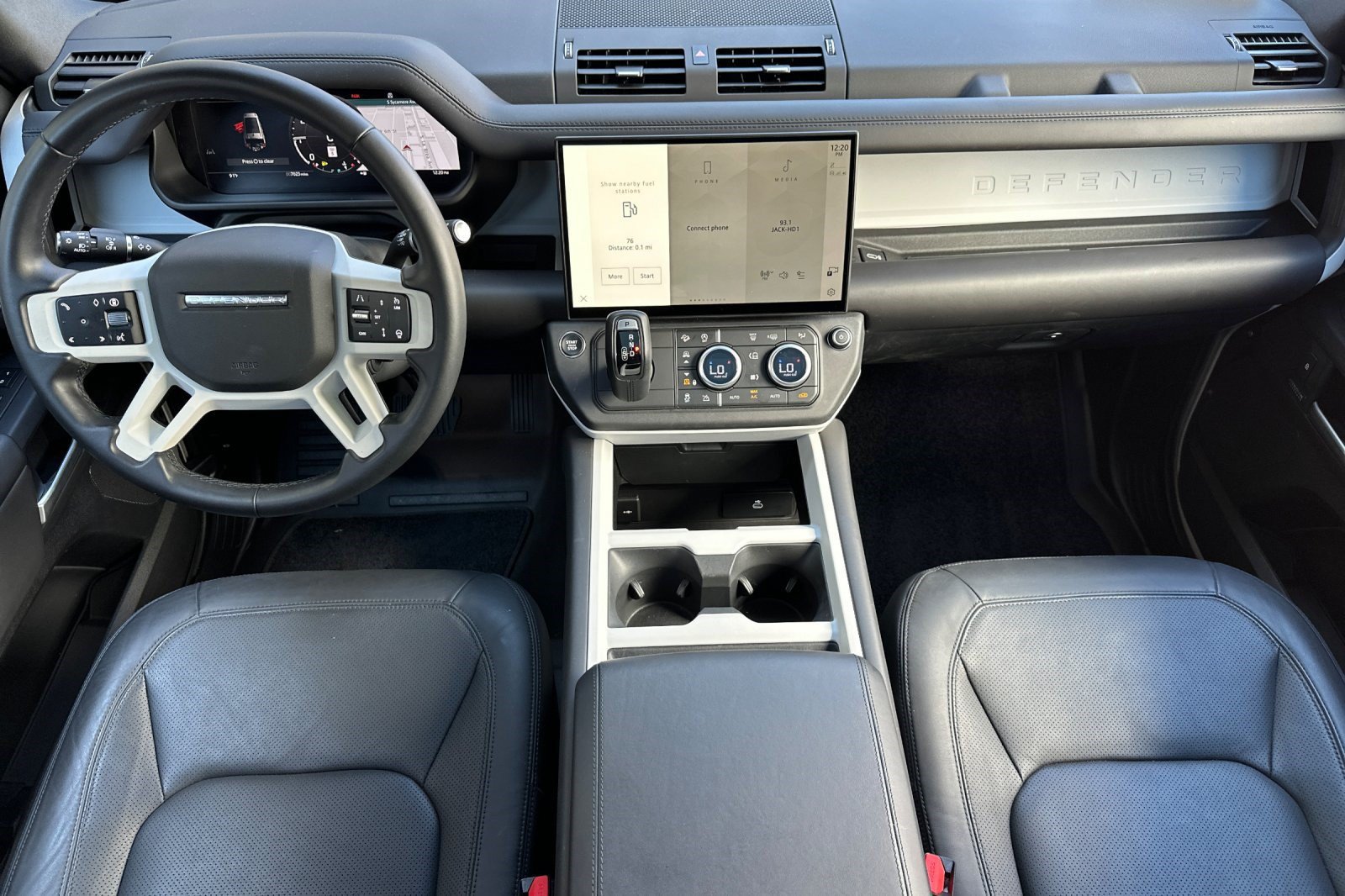 Used 2026 Land Rover Defender 130 X-Dynamic SE AWD/4WD image 15