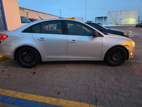 Used 2013 Chevrolet Cruze LS image 4