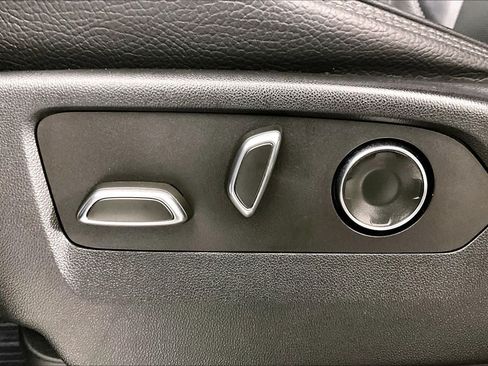 Used 2021 GMC Yukon Denali w/ LPO, Illumination Package RWD image 32