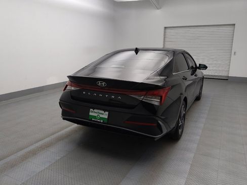 Used 2024 Hyundai Elantra SEL w/ Convenience Package image 7