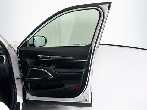 Used 2025 Kia Telluride S FWD image 35