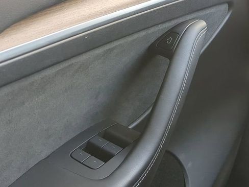 Used 2023 Tesla Model Y Long Range image 27