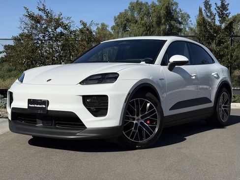 Used 2025 Porsche Macan 4S Electric image 1