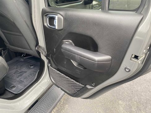 Used 2021 Jeep Gladiator Sport image 39