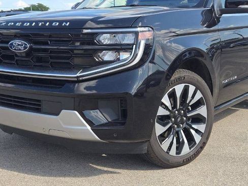 Certified 2025 Ford Expedition Platinum w/ Driver's Package AWD/4WD image 3