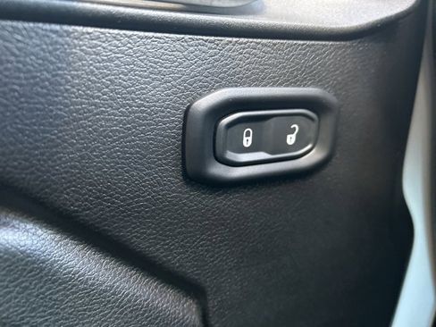 Used 2022 Jeep Wrangler Unlimited Sport w/ Sun And Sound Package image 19