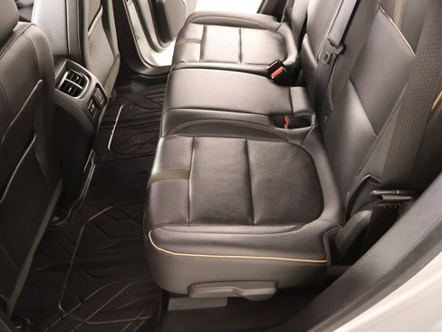 Used 2020 Chevrolet Blazer Premier w/ Driver Confidence II Package FWD image 12